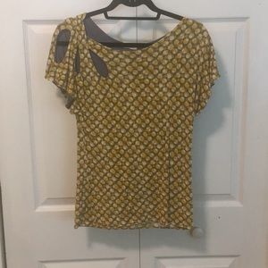 Anthropologie Top with cute one-shoulder Cut-Out